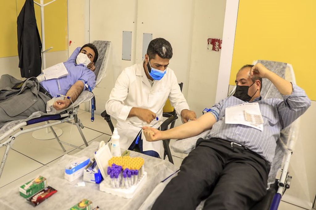 استقرار پایگاه موقت اهدای خون در مرکز نمایشگاهی ایران‌مال