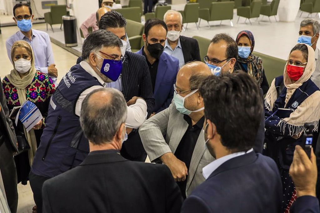 بازدید نماینده سازمان جهانی بهداشت از روند واکسیناسیون در مرکز نمایشگاهی ایران‌مال